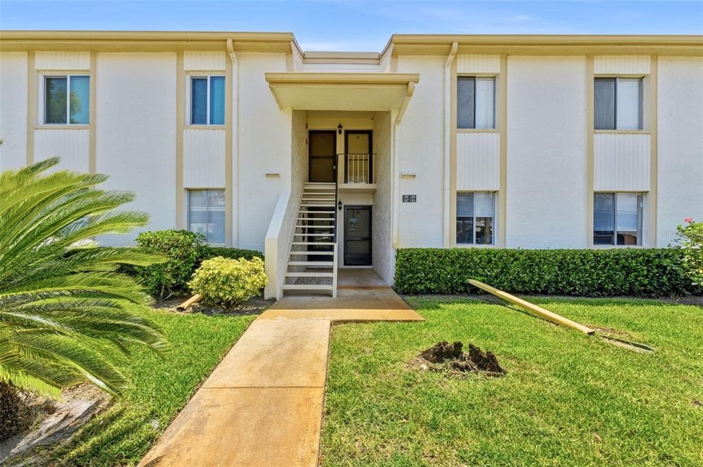 126 CYPRESS COURT UNIT 26