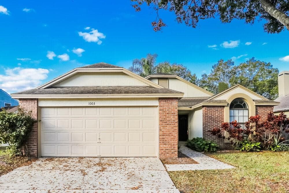 1003 VERNON LOOP OVIEDO, FL 32765