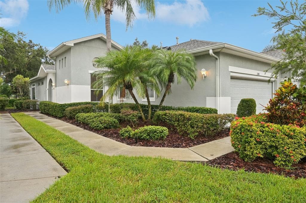 2040 SIFIELD GREENS WAY UNIT 2040 SUN CITY CENTER, FL 33573