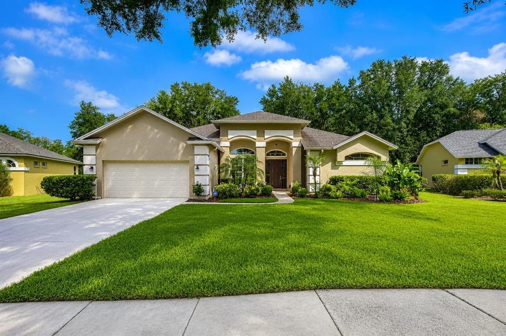 4916 WILLOW RIDGE TERRACE VALRICO, FL 33596