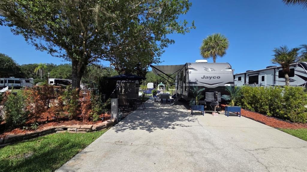 579 WATERWAY DRIVE RIVER RANCH, FL 33867