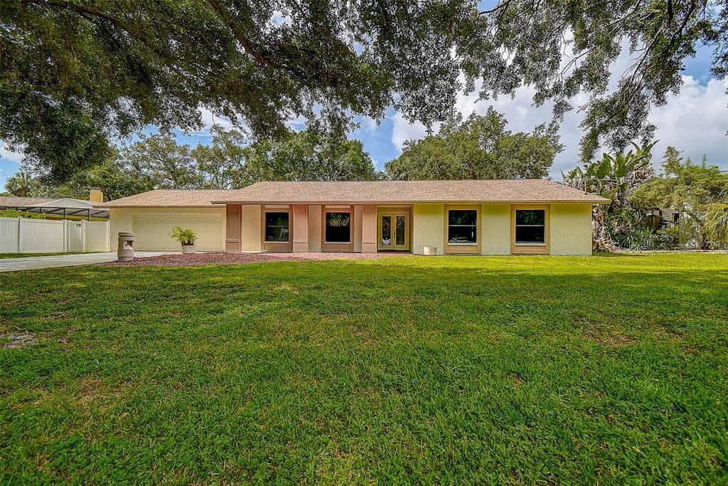9404 W HAMILTON AVENUE TAMPA, FL 33615