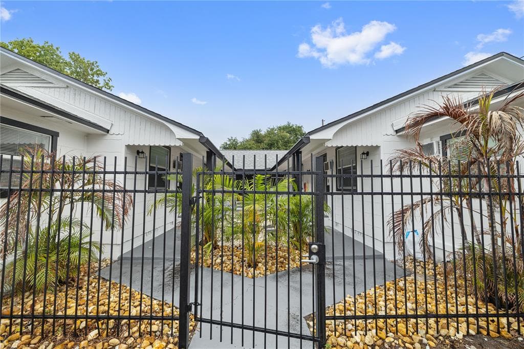 917 30TH AVENUE N UNIT 4 ST PETERSBURG, FL 33704