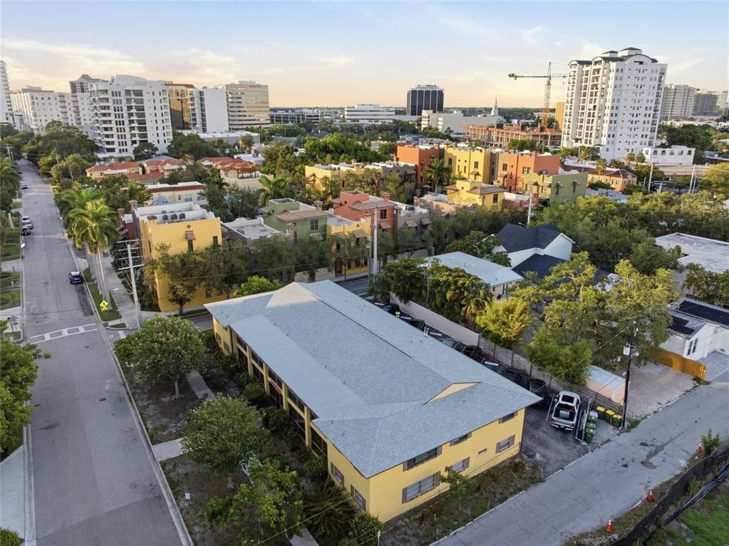 615 S PALM AVENUE UNIT 10 SARASOTA, FL 34236