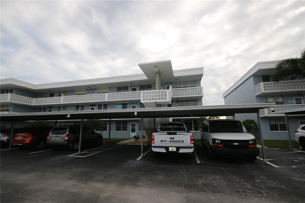 4880 LOCUST STREET NE UNIT 338 ST PETERSBURG, FL 33703