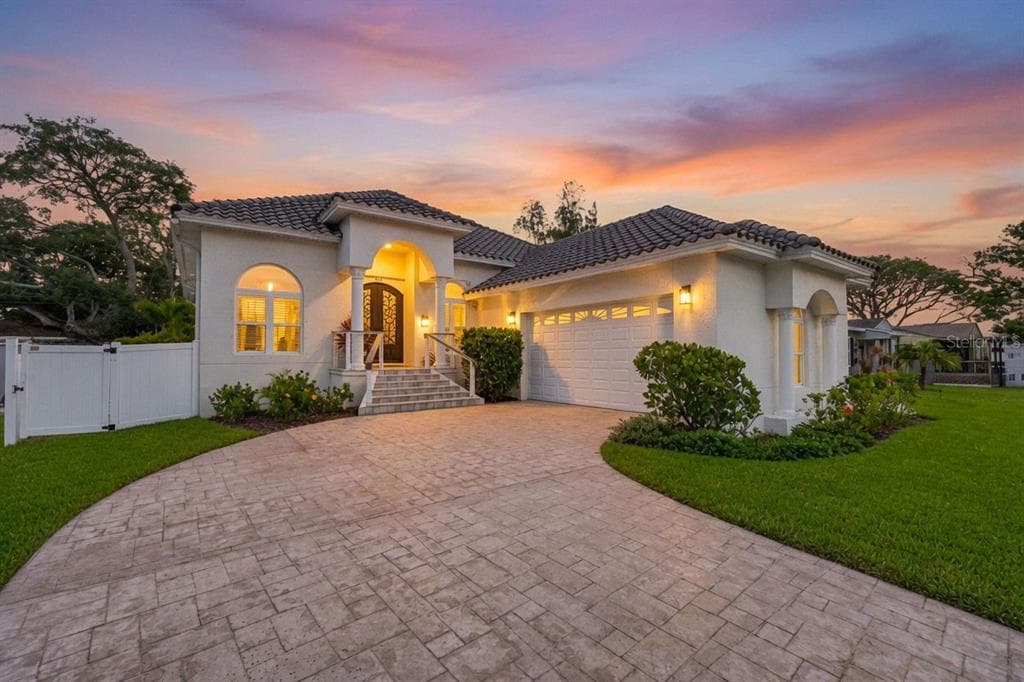 815 59TH AVENUE NE ST PETERSBURG, FL 33703