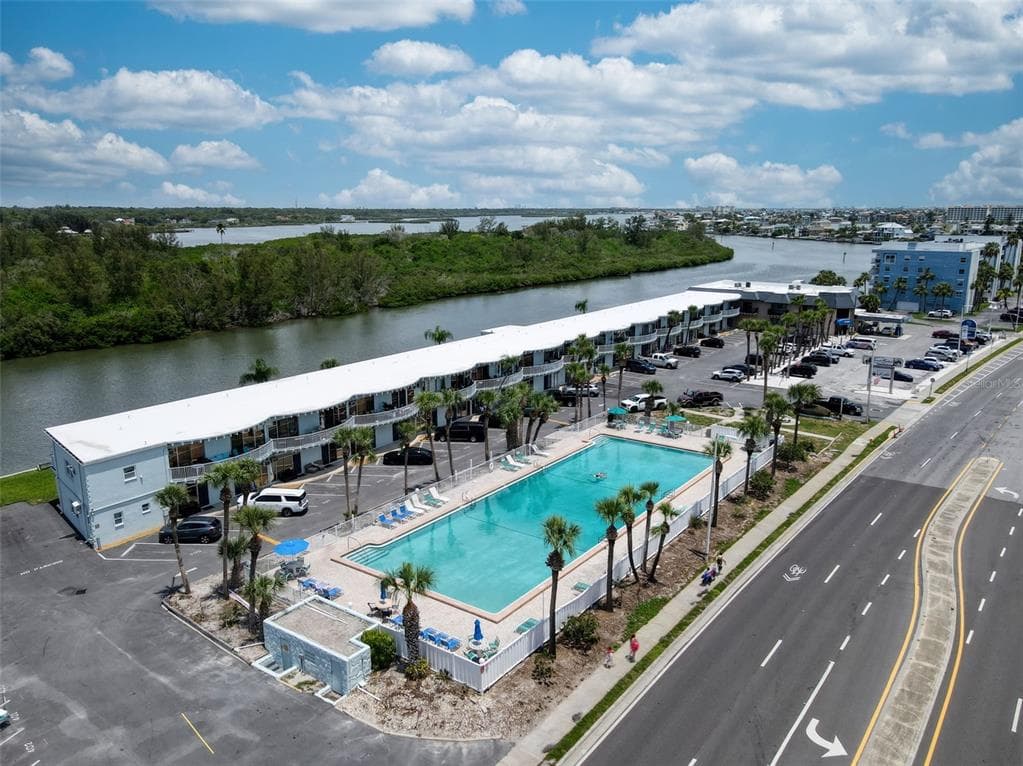 18399 GULF BOULEVARD UNIT 364 INDIAN ROCKS BEACH, FL 33785