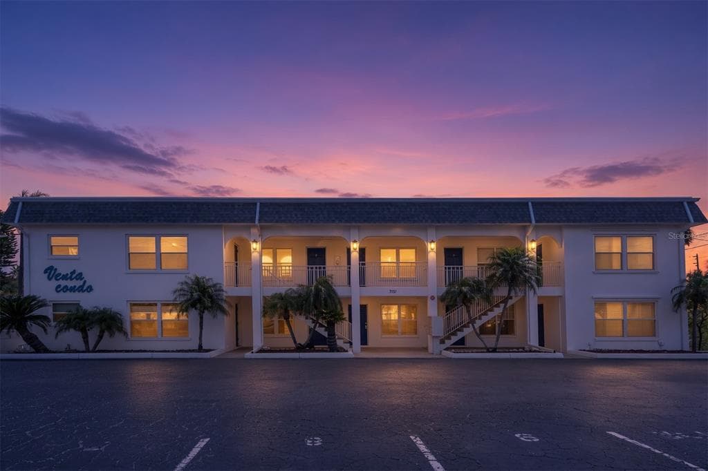 7151 SUNSET WAY UNIT 3
