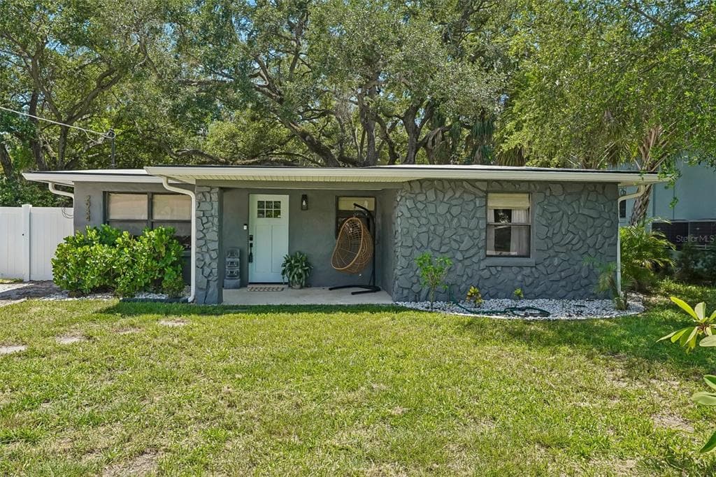 2934 W ELLIS DRIVE
