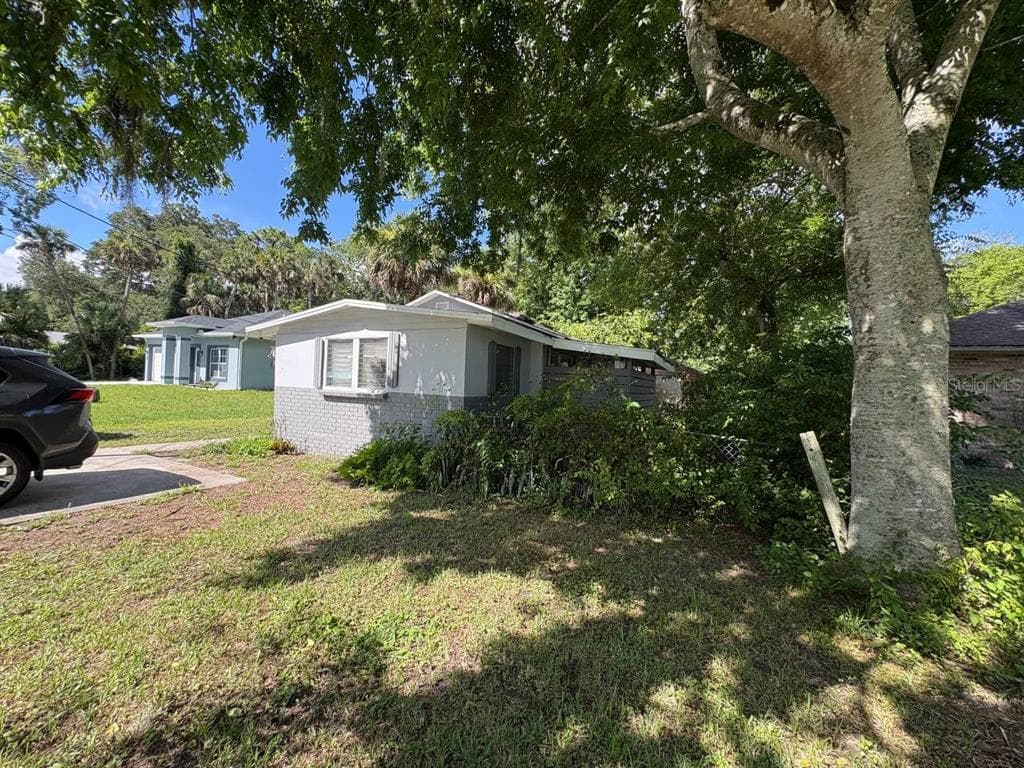 1620 SELMA AVENUE DAYTONA BEACH, FL 32117