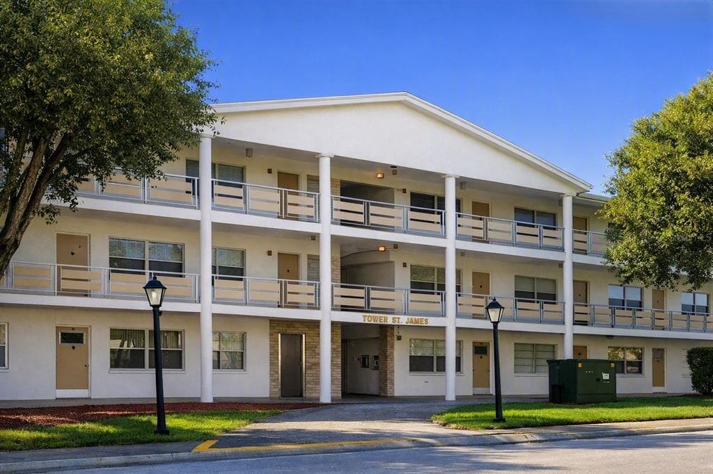 911 WASHINGTON AVENUE UNIT 305 LARGO, FL 33770