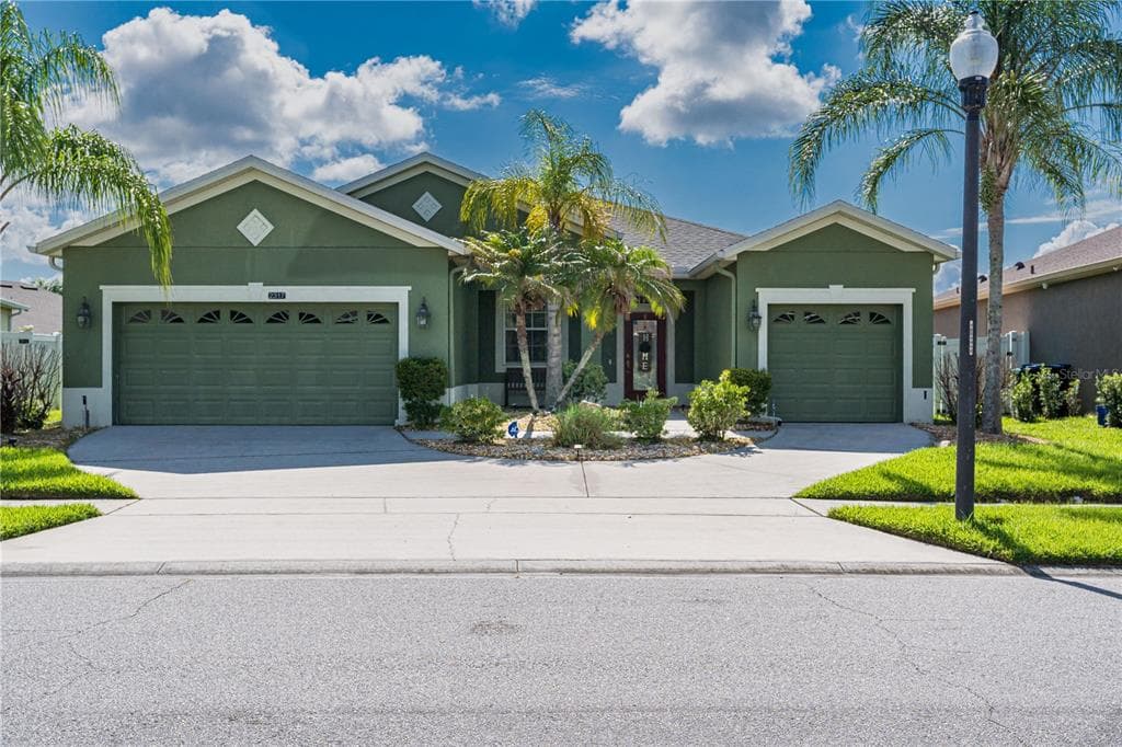 2317 CROSSTON CIRCLE ORLANDO, FL 32824