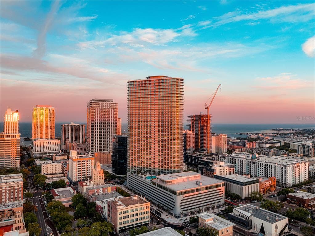 400 CENTRAL AVENUE UNIT 3901 ST PETERSBURG, FL 33701