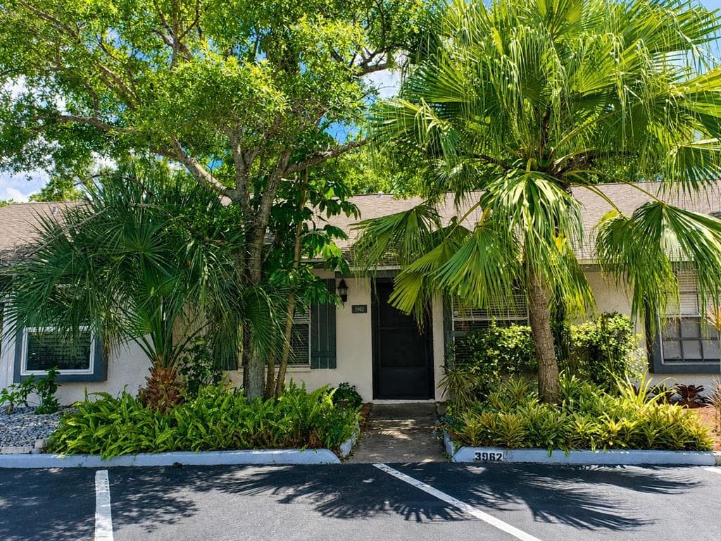 3962 LA COSTA LANE