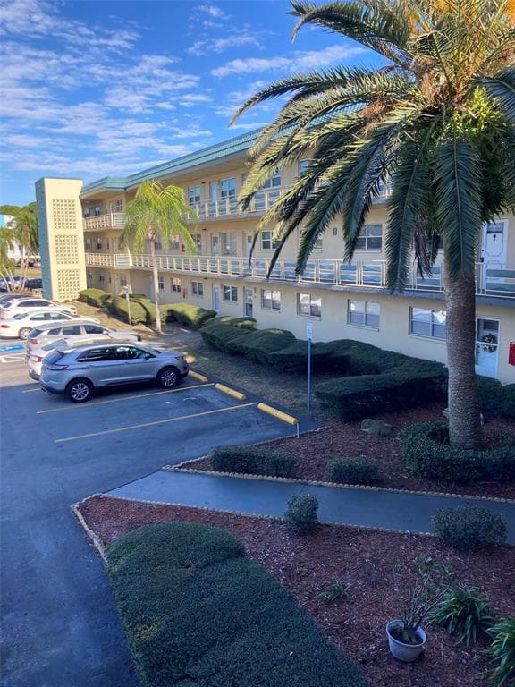 5750 80TH STREET N UNIT B206 ST PETERSBURG, FL 33709