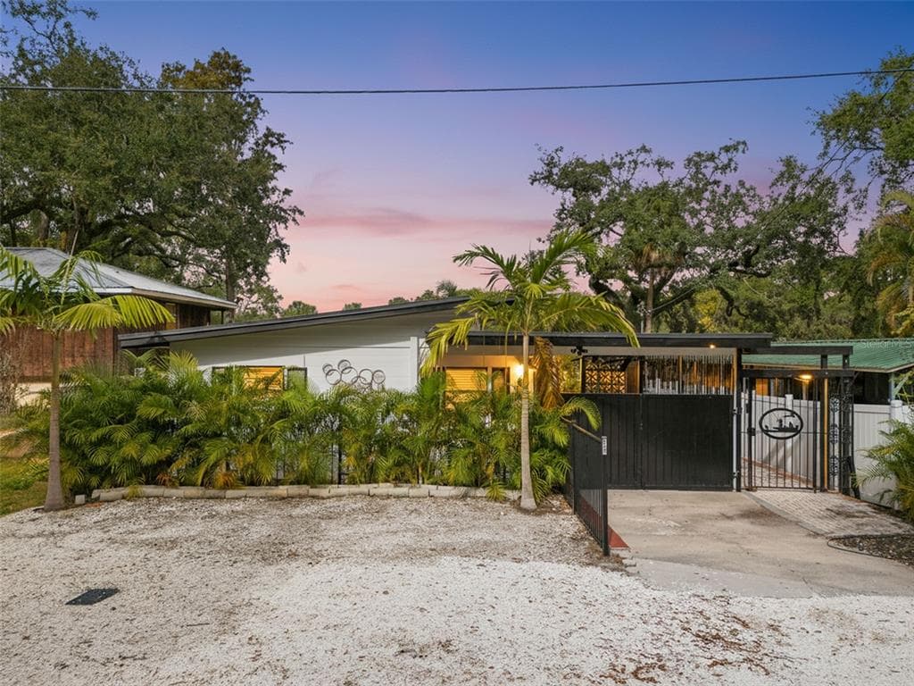 308 E HOLLYWOOD STREET TAMPA, FL 33604