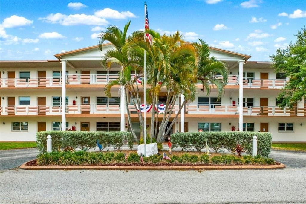 6015 19TH STREET N UNIT 302 ST PETERSBURG, FL 33714
