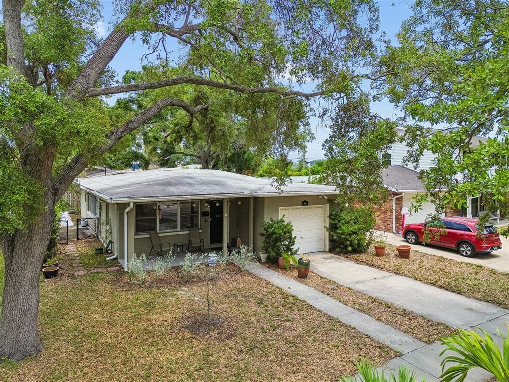 621 E DAVIS BOULEVARD