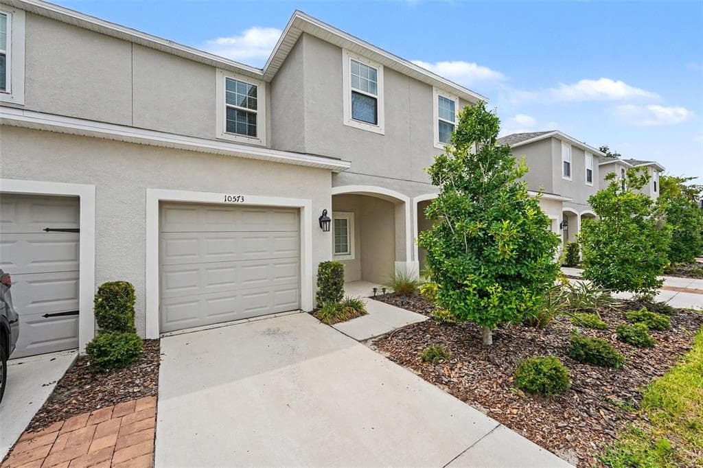 10573 OAKSIDE DRIVE