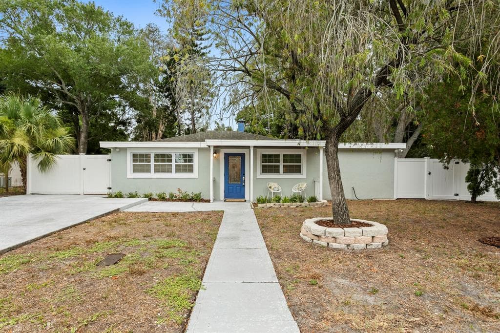 3526 W PAUL AVENUE TAMPA, FL 33611