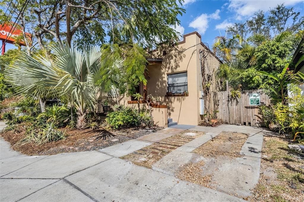 2325 W GREEN STREET TAMPA, FL 33607