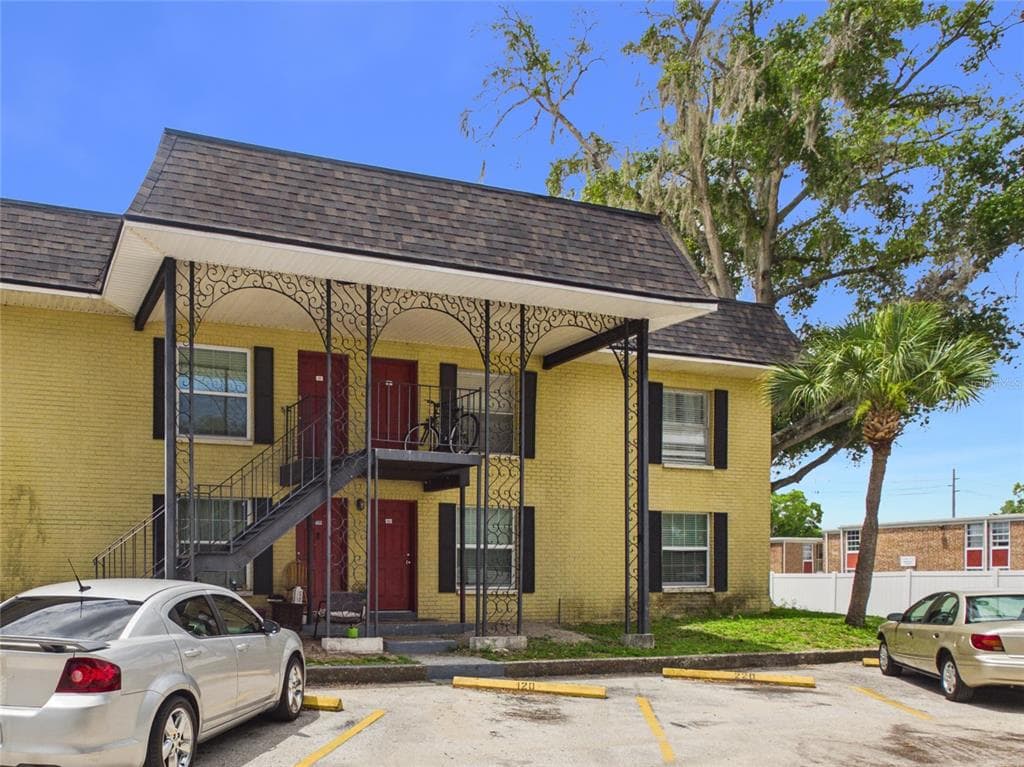 2800 E 113TH AVENUE UNIT 219 TAMPA, FL 33612