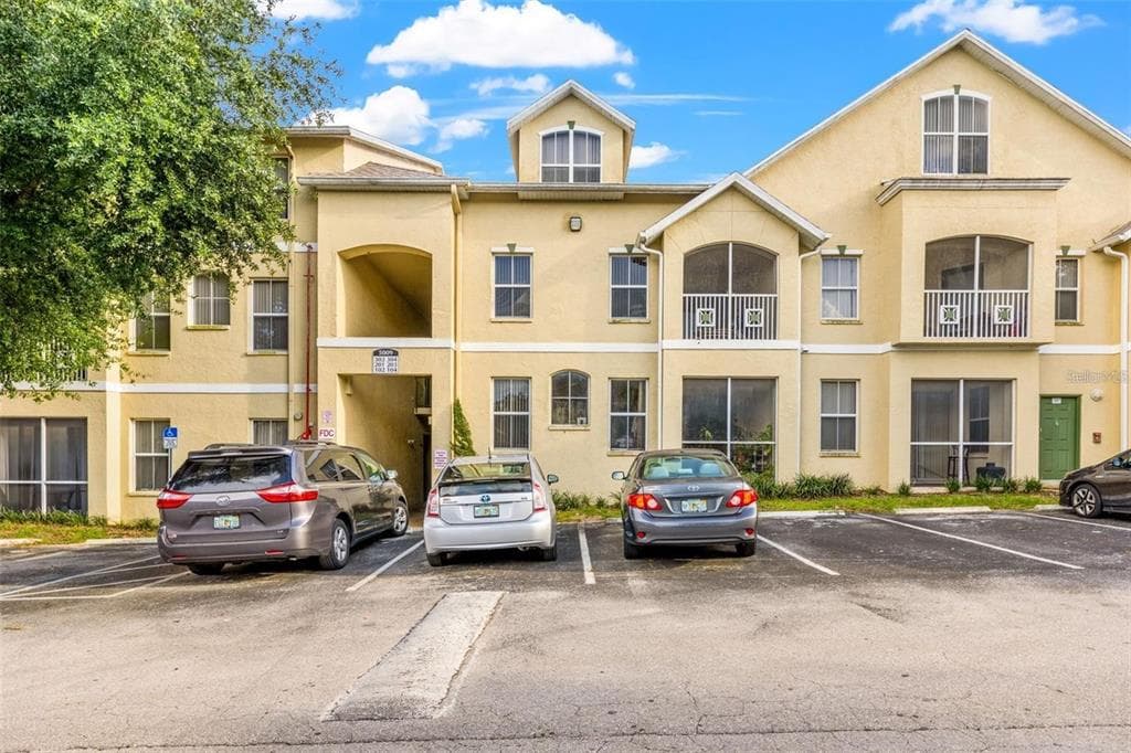 5009 SUNRIDGE PALMS DRIVE UNIT 203 TAMPA, FL 33617