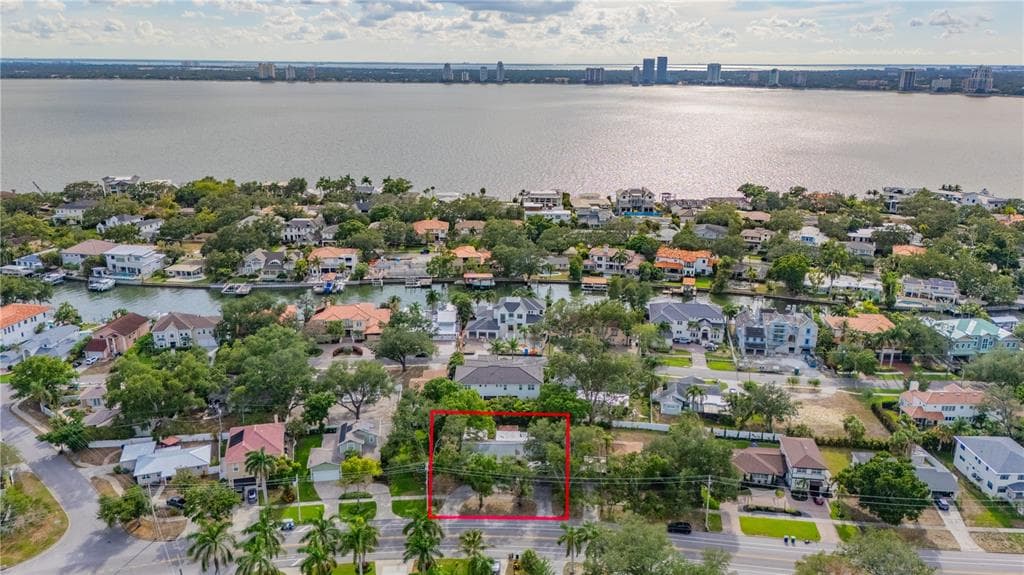 504 W DAVIS BOULEVARD TAMPA, FL 33606
