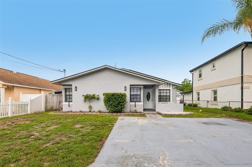 3922 W ROBSON STREET TAMPA, FL 33614