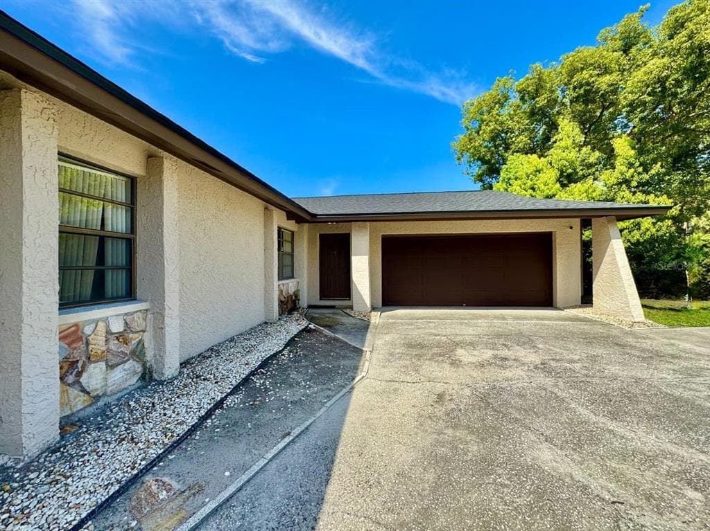 3195 CHAMBLEE LANE CLEARWATER, FL 33759