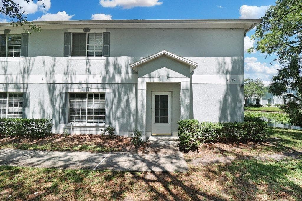 7127 WATERSIDE DRIVE TAMPA, FL 33617