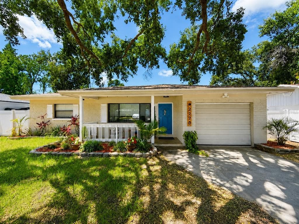 2220 NORMAN DRIVE