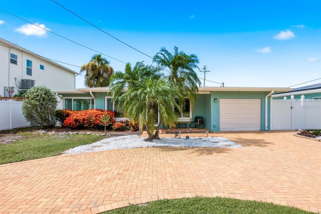 580 BAYWOOD DRIVE N DUNEDIN, FL 34698