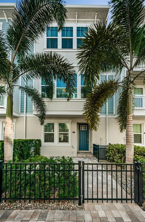 815 BURLINGTON AVENUE N ST PETERSBURG, FL 33701