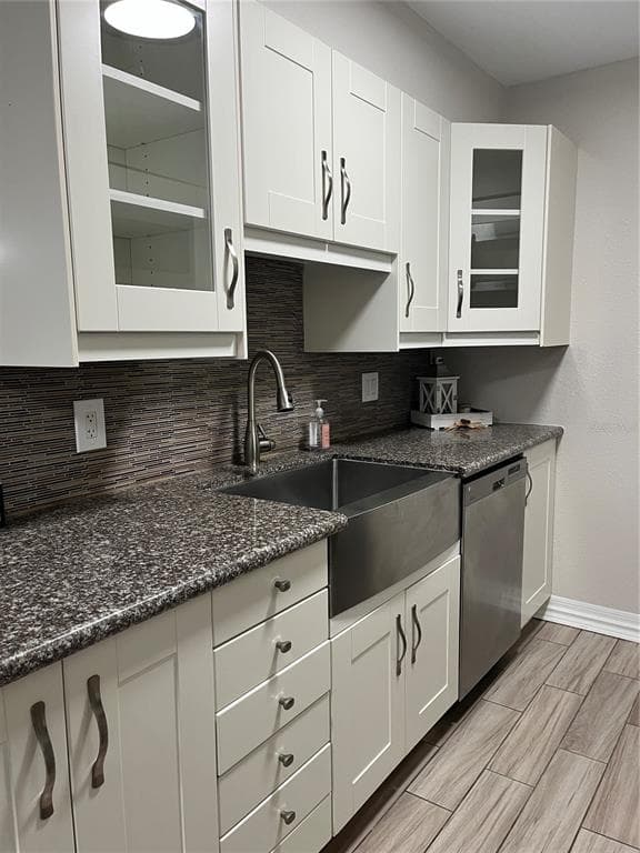 528 GOLDEN RAINTREE PLACE