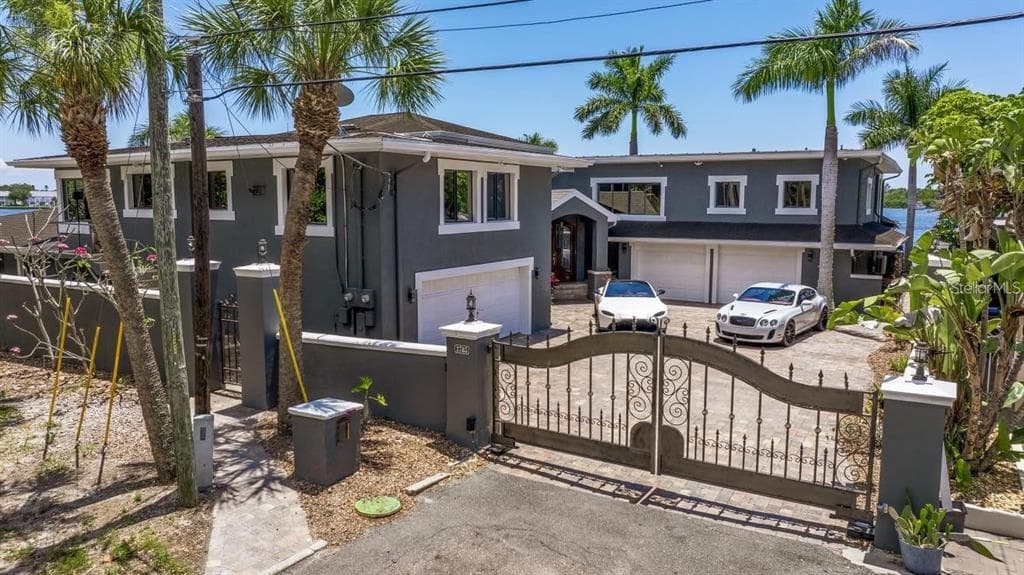 2785 BAYSIDE DRIVE S ST PETERSBURG, FL 33705