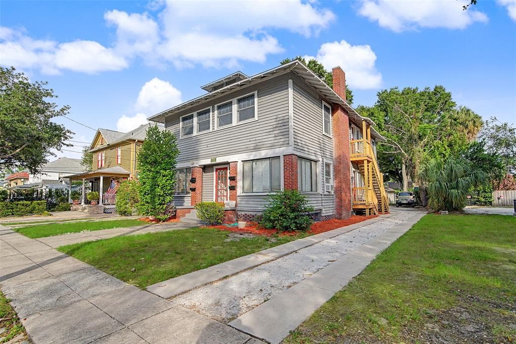 1718 W HILLS AVENUE UNIT D TAMPA, FL 33606