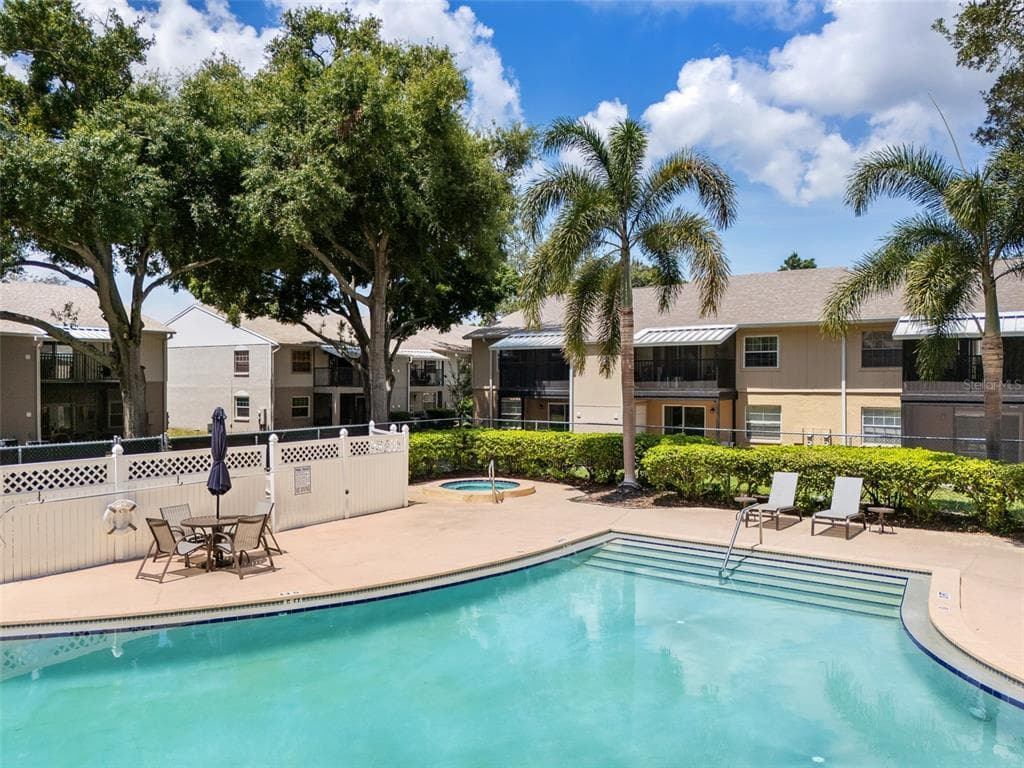 3812 N OAK DRIVE UNIT M72 TAMPA, FL 33611