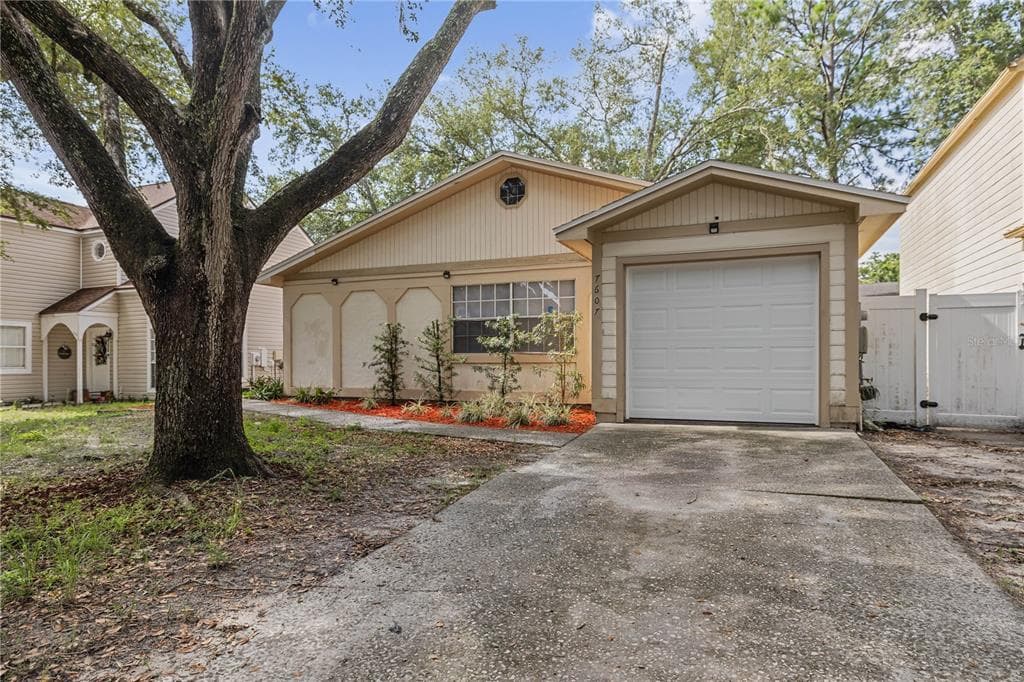 7607 GLADES COURT
