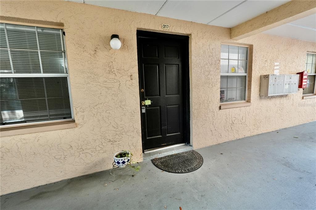 4718 CHRISTA COURT UNIT 317 TAMPA, FL 33614