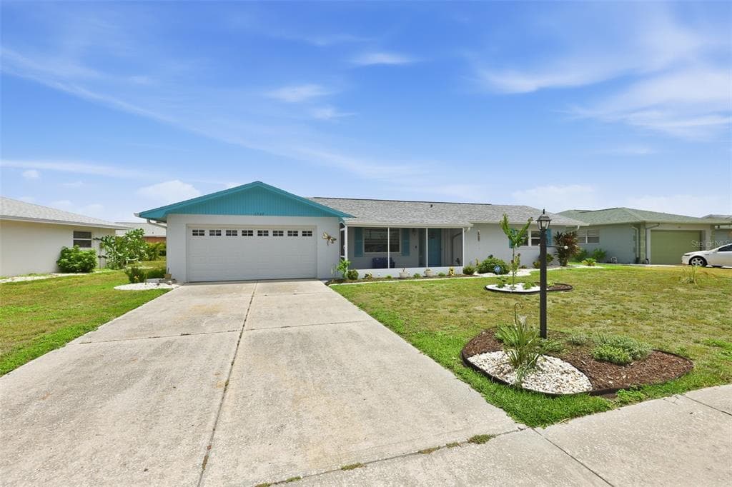 1739 COCO PALM CIRCLE