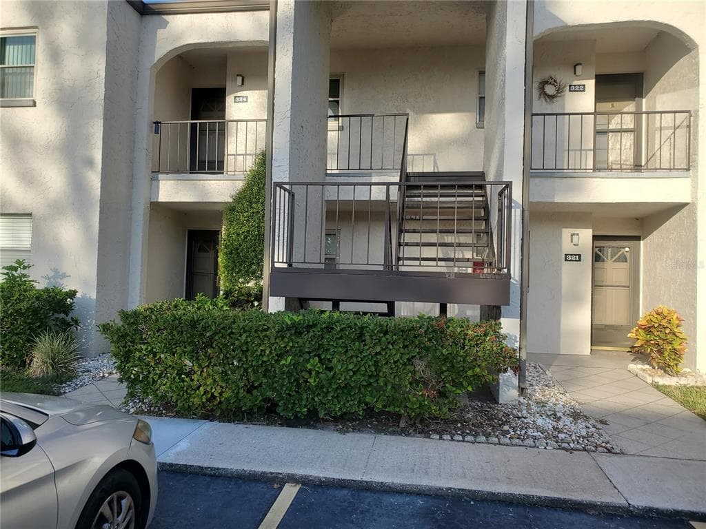7701 STARKEY ROAD UNIT 324 SEMINOLE, FL 33777