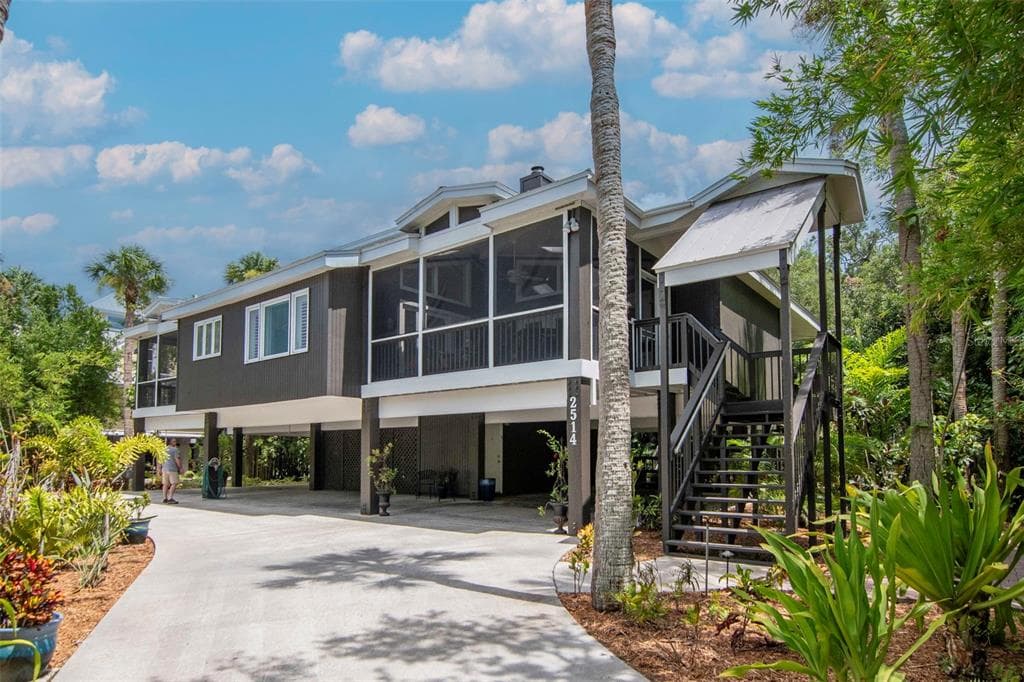 2514 W CONLEY AVENUE TAMPA, FL 33611