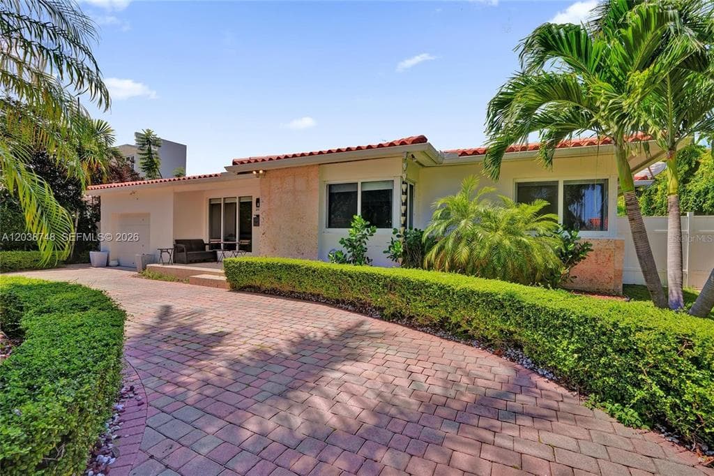 2025 ALAMANDA DRIVE NORTH MIAMI, FL 33181