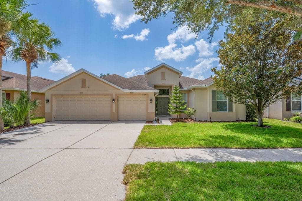 11109 WEMBLEY LANDING DRIVE LITHIA, FL 33547