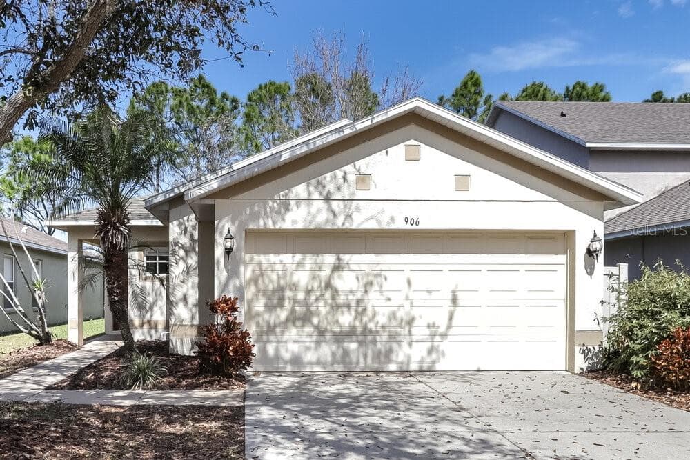 906 LARWOOD PINE DRIVE RUSKIN, FL 33570
