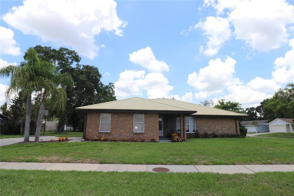 1023 REDBUD CIRCLE