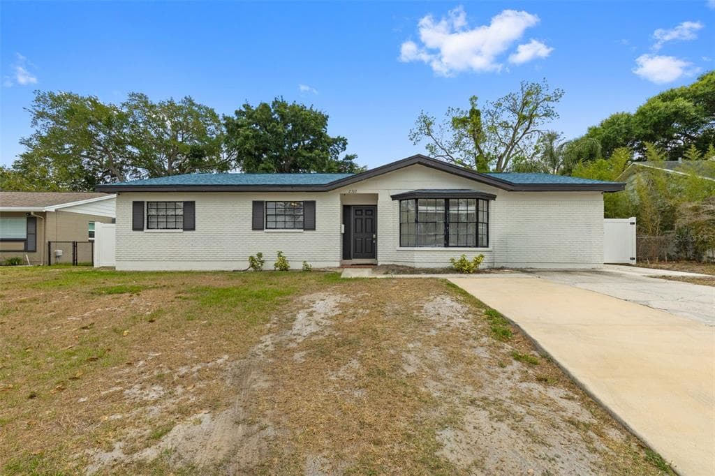 2310 W KNOLLWOOD PLACE TAMPA, FL 33604