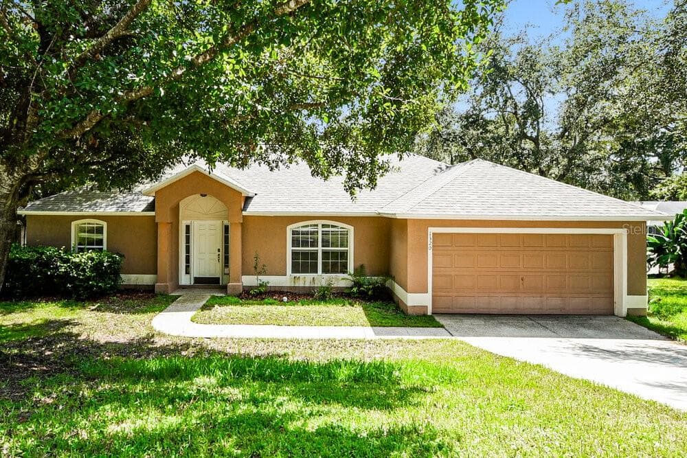 1320 RAIN FOREST LANE MINNEOLA, FL 34715