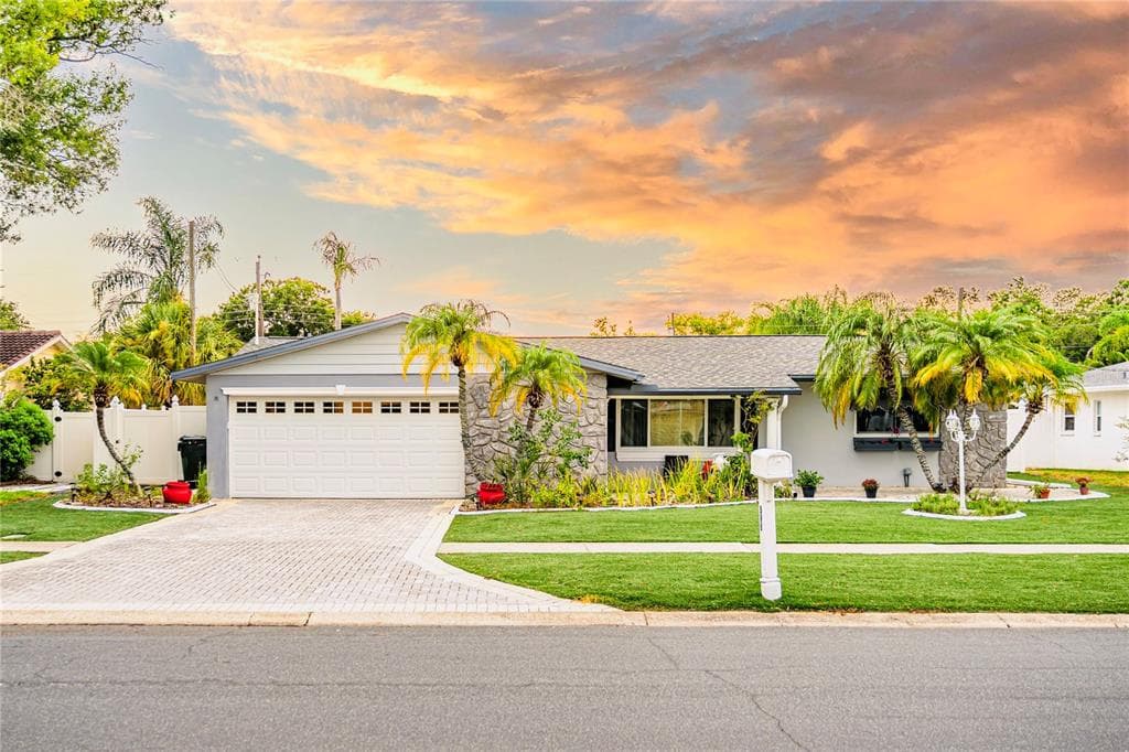 898 CORVETTE DRIVE LARGO, FL 33771